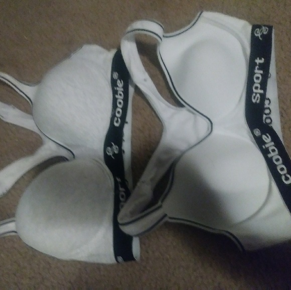 Sports bras. - Picture 3 of 5